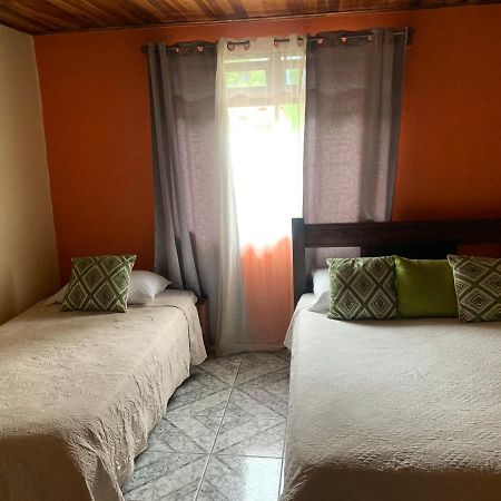 Monteverde Monkey Hostel Екстериор снимка