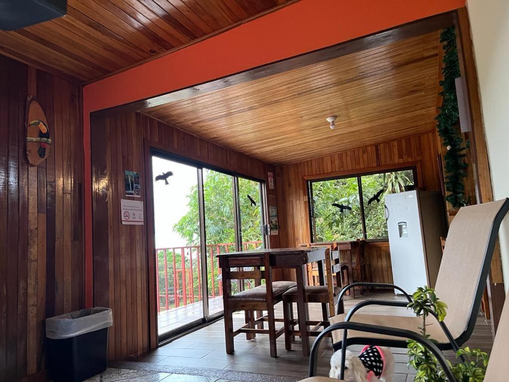 Monteverde Monkey Hostel Екстериор снимка