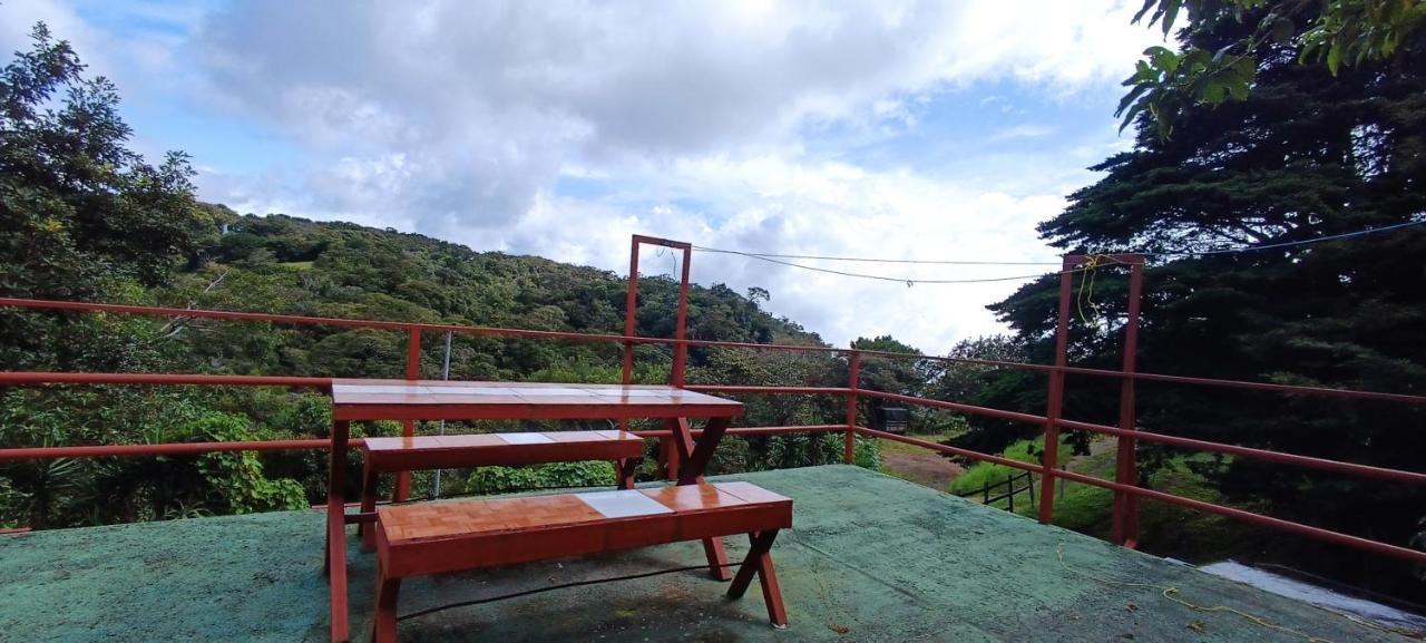 Monteverde Monkey Hostel Екстериор снимка