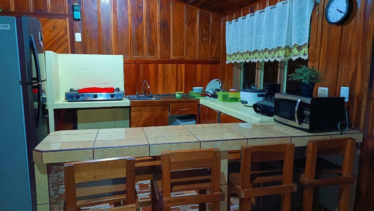 Monteverde Monkey Hostel Екстериор снимка
